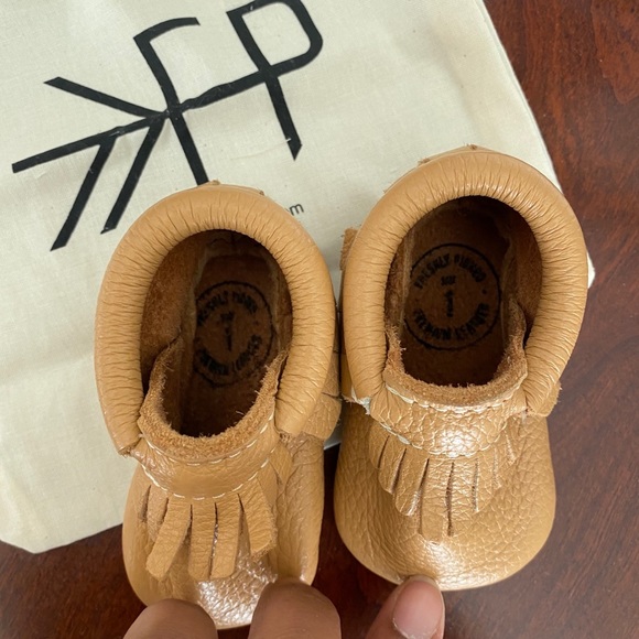 Freshly picked butterscotch moccasins - Picture 4 of 6